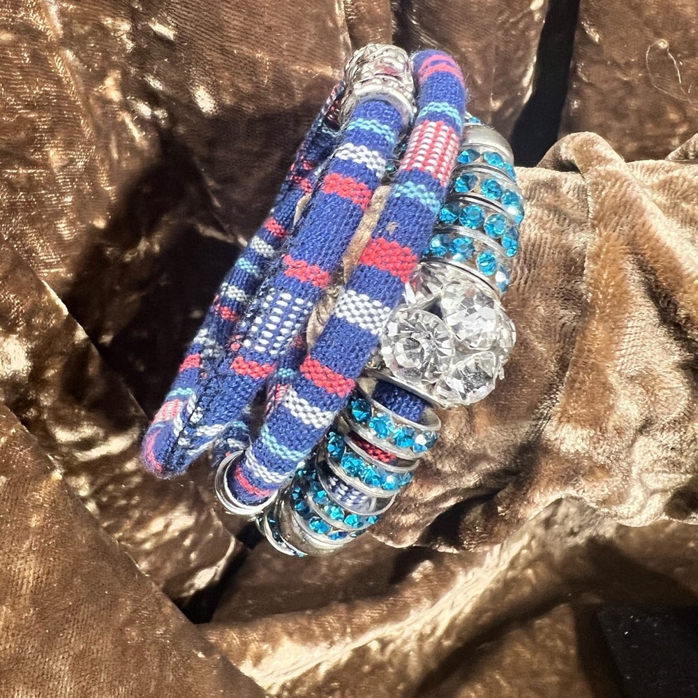 Fabric Wrap with Mix Crystals Spacers fits a 7โ inch Wrist Can Mix and Wraps
โ๏ธ - Picture 6 of 9